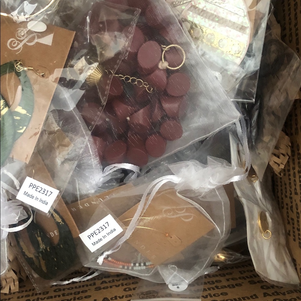 Plunder Design 40 pieces mixed jewelry - Picture 4 of 5